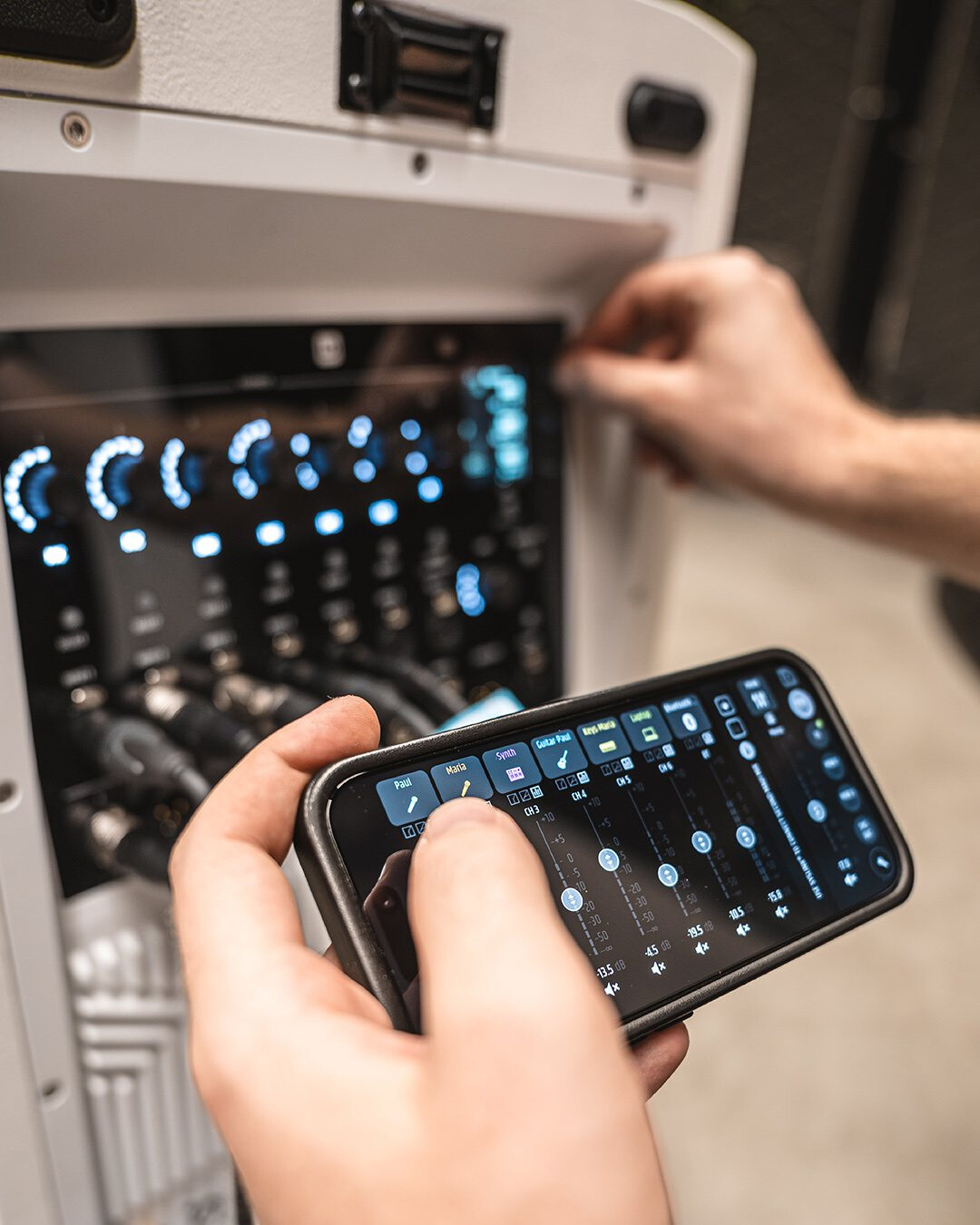 MAUI 44 G3 MIX: Steuerung per MAUI MIX App auf dem Smartphone