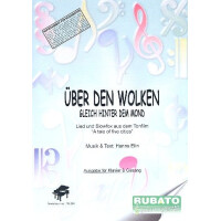 Über den Wolken gleich hinter dem Mond