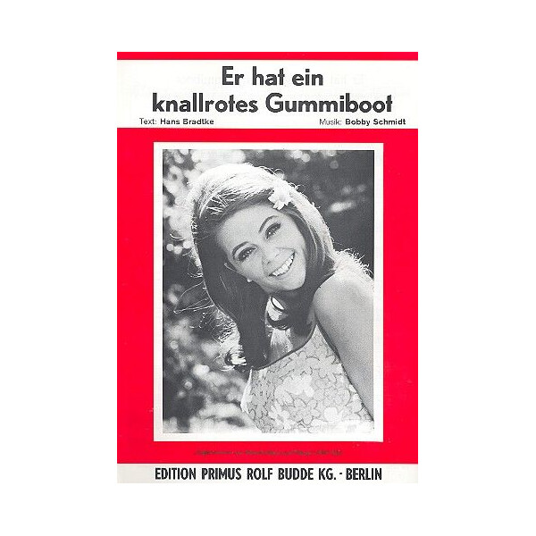 Er hat ein knallrotes Gummiboot: