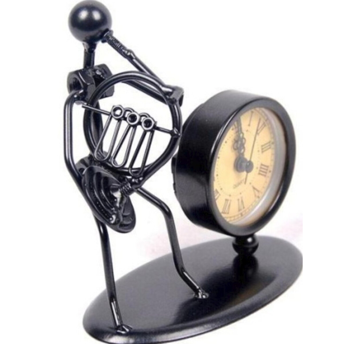 Gewa sculpture with clock French horn
