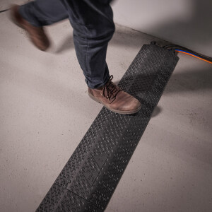 Defender XPRESS 100 BLK RETAIL