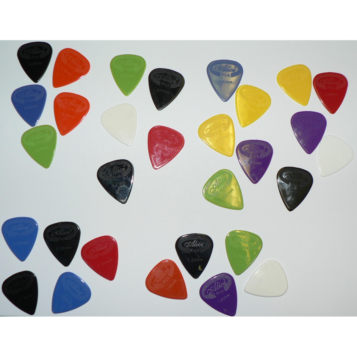 Alice plectrum set with 30 picks in 6 st box
