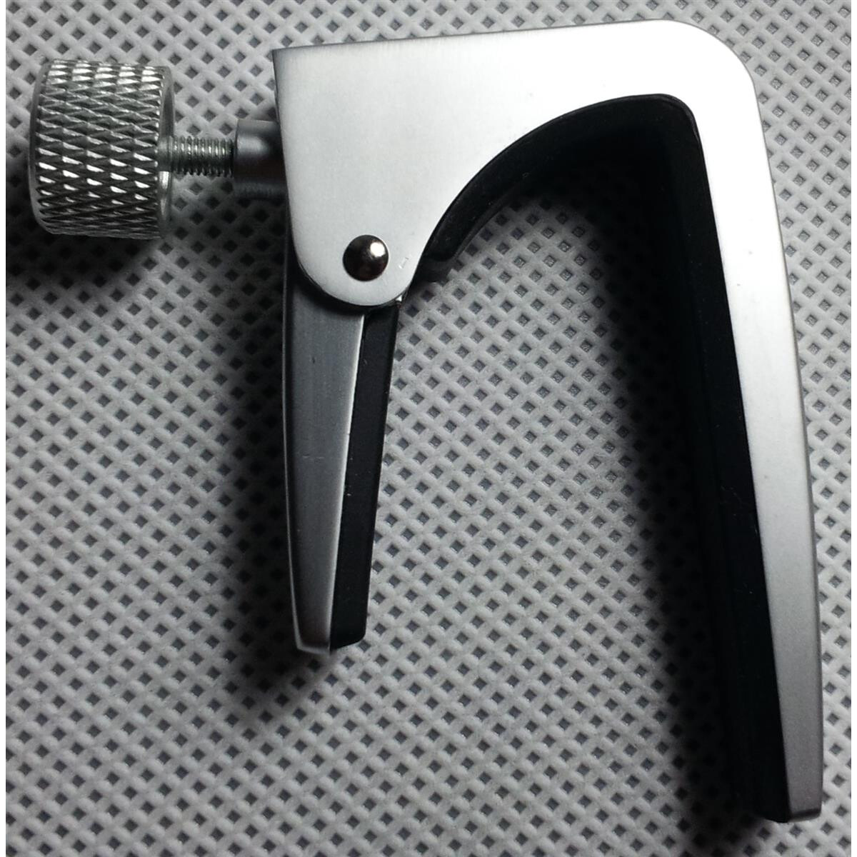 Aroma Kapodaster AC-11 silber für Western- und E-Gitarr