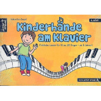 Kinderhände am Klavier