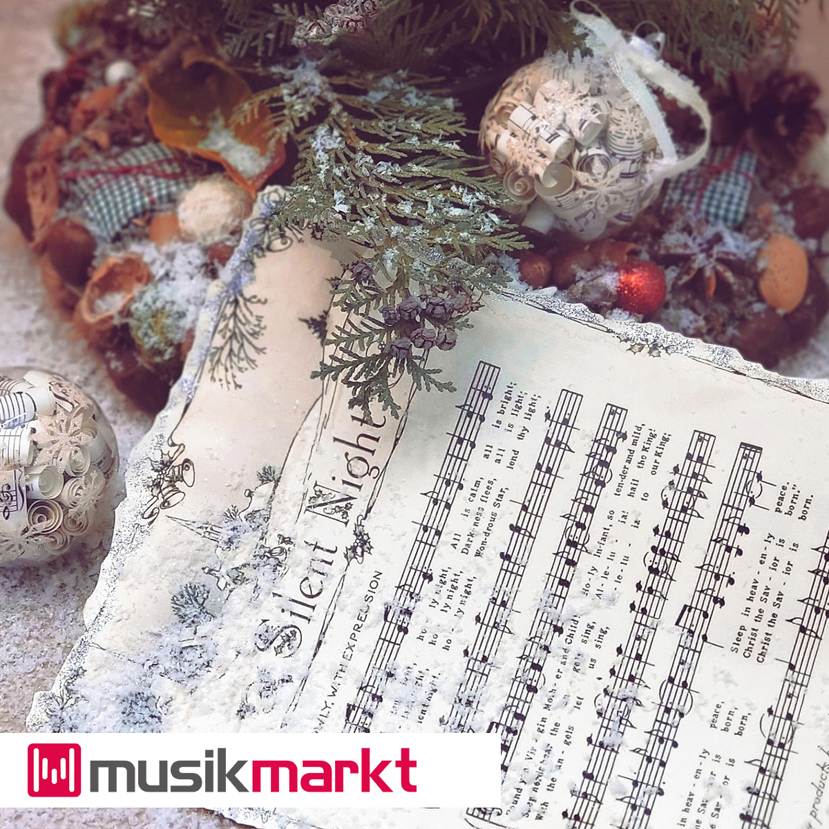 Viele Blockflöten in unterschiedlichen Größen und Farben.